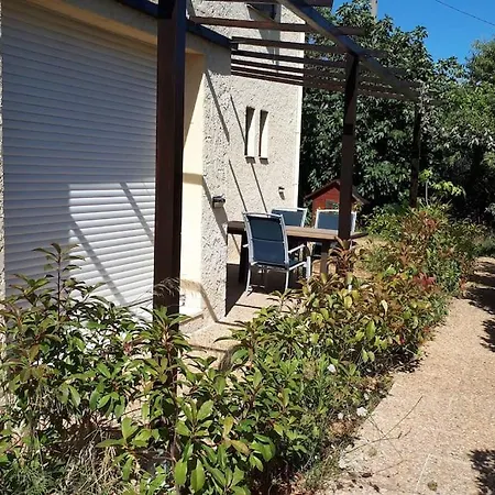 Les Pucines Bis Bas De 29 M2 Luxe Rez De Jardin Climatisation Plein Sud Six-Fours-les-Plages